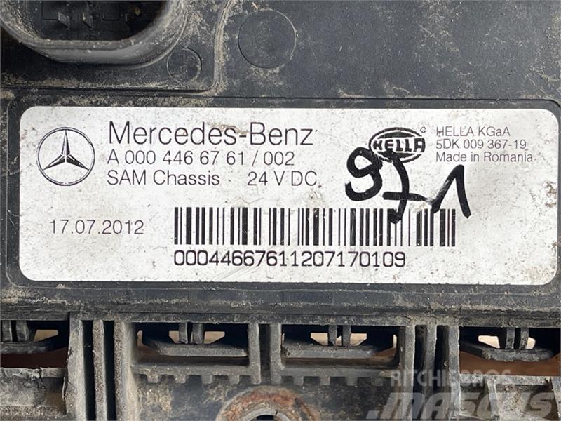 Mercedes-Benz MERCEDES ECU SAM A0004466761 Componentes electrónicos