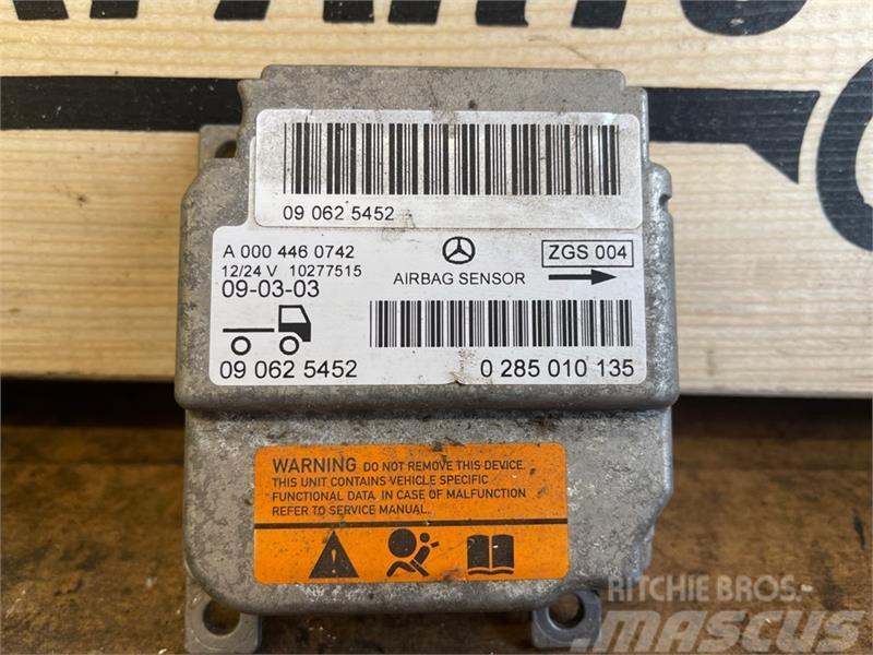 Mercedes-Benz MERCEDES ECU AIRBAG 0004460742 Componentes electrónicos