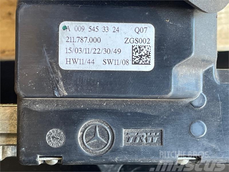 Mercedes-Benz MERCEDES Indicator Lights  A0095453324 Otros componentes