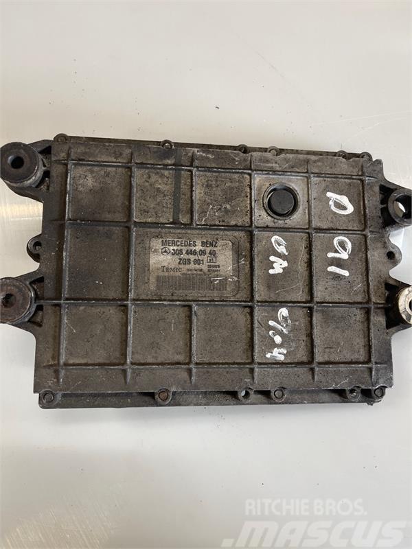 Mercedes-Benz MERCEDES ECU A0054460940 Componentes electrónicos