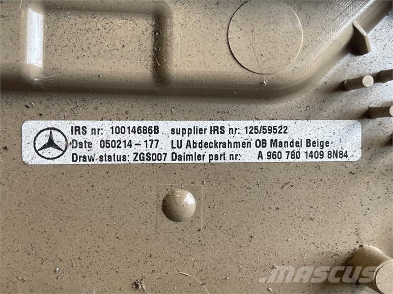 Mercedes-Benz MERCEDES ROOF HATCH BLIND A9607801409 Otros componentes