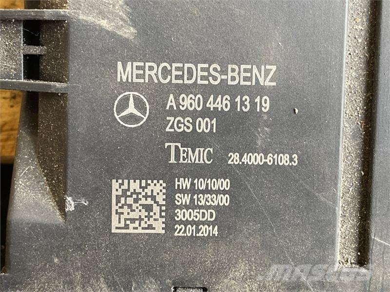 Mercedes-Benz MERCEDES DOOR ECU A9604461319 Componentes electrónicos