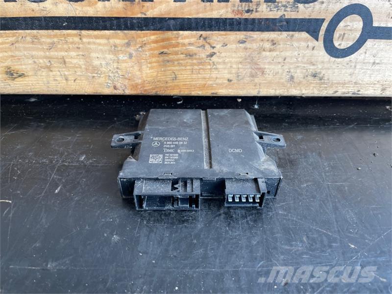 Mercedes-Benz MERCEDES DOOR ECU A9604460832 Componentes electrónicos