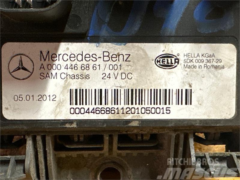 Mercedes-Benz MERCEDES ECU SAM A0004466861 Componentes electrónicos