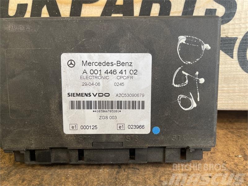 Mercedes-Benz MERCEDES ECU ZGS CPC FR A0014464102 Componentes electrónicos