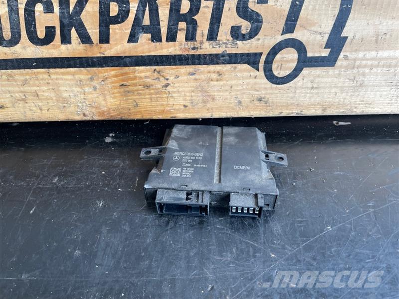 Mercedes-Benz MERCEDES DOOR ECU A9604461319 Componentes electrónicos