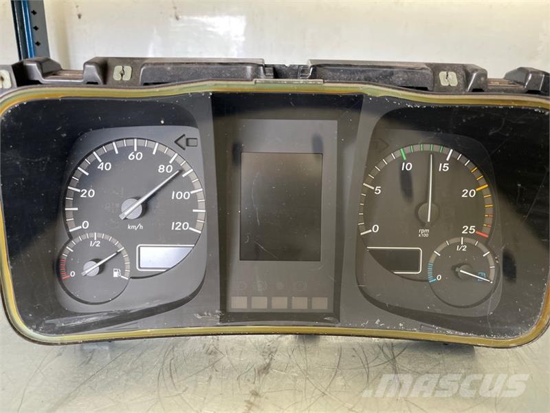 Mercedes-Benz MERCEDES COMBI INSTRUMENT A0084466121 Otros componentes