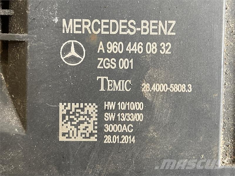 Mercedes-Benz MERCEDES DOOR ECU A9604460832 Componentes electrónicos