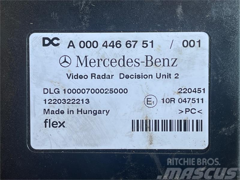 Mercedes-Benz MERCEDES ECU 0004466751 Componentes electrónicos