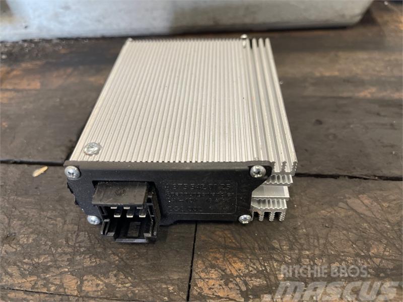 Mercedes-Benz MERCEDES VOLTAGE CONVERTER A3755420125 Componentes electrónicos