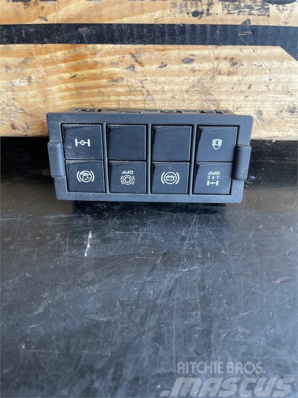 Renault  SWITCH MODULE  7422338209 Otros componentes