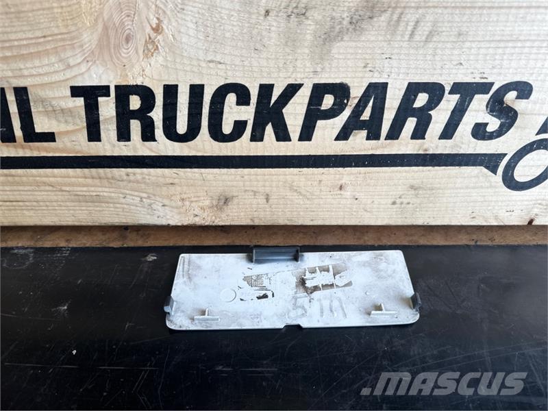 Scania  COVER, HEADLAMP HOUSING LEFT 2334520 Chasís