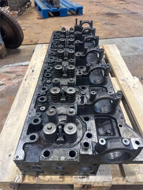 Volvo  CYLINDERHEAD D16 22184000 Motores