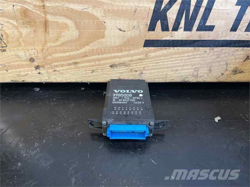 Volvo  ECU 3985008 Componentes electrónicos