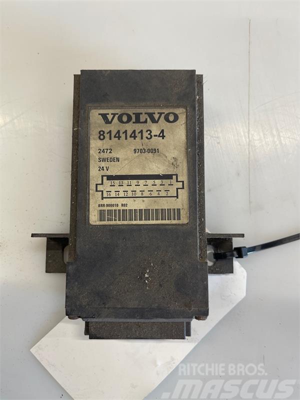 Volvo  ECU 8141413 Componentes electrónicos