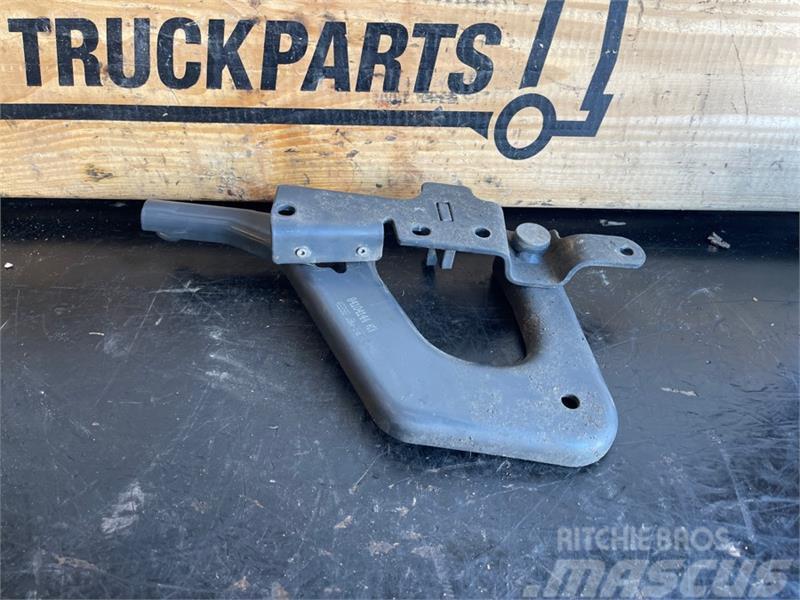 Volvo  HINGE 84104144 Otros componentes