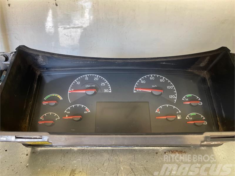 Volvo  INSTRUMENT CLUSTER 70395665 Otros componentes