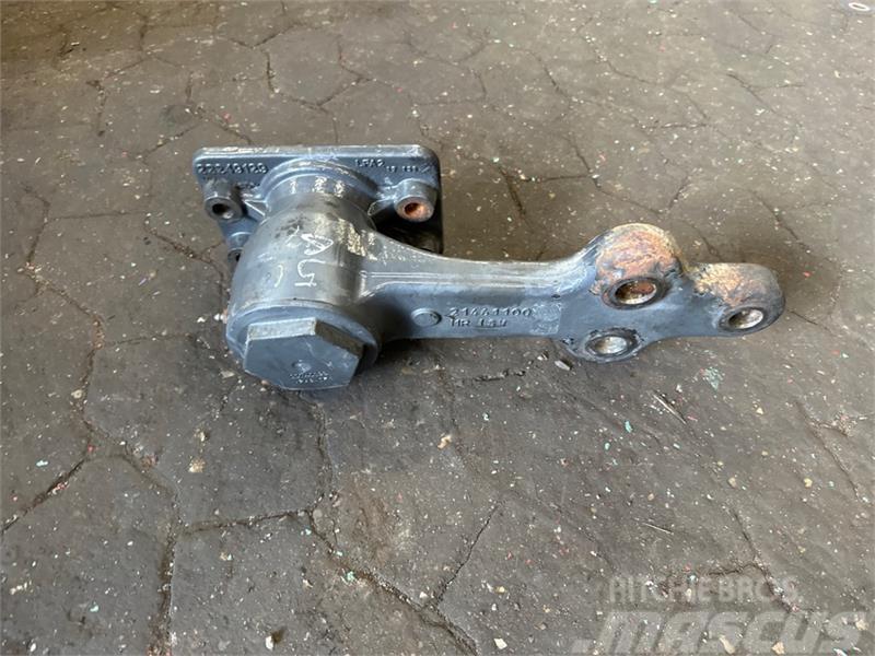 Volvo  STEERING BRACKET / LINK ARM 21461100 / 22249 Otros componentes