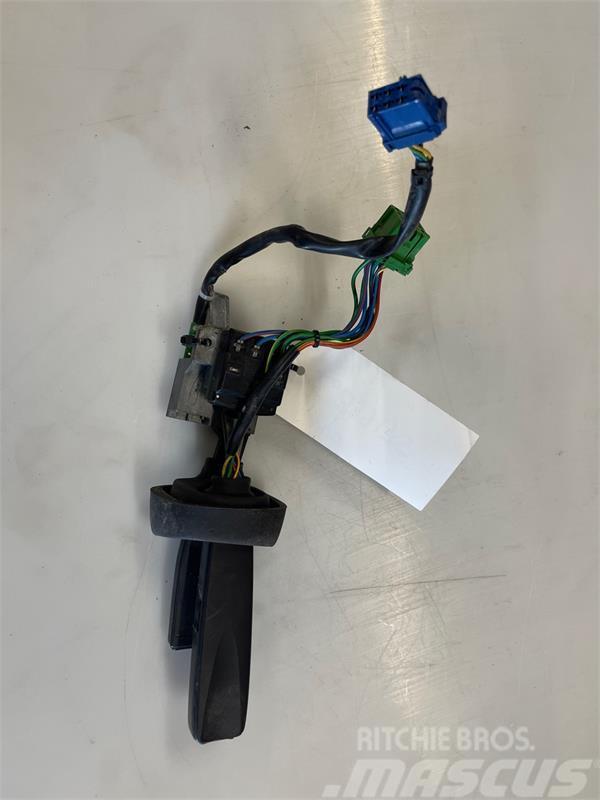 Volvo  STEERING SWITCH, RETARDER CONTROLLER 2039917 Componentes electrónicos