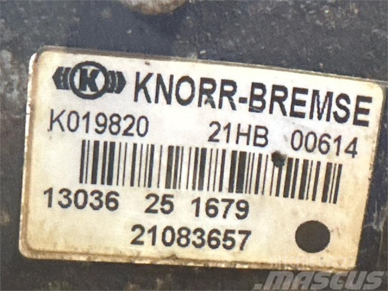 Volvo  VALVE 21083657 Radiadores