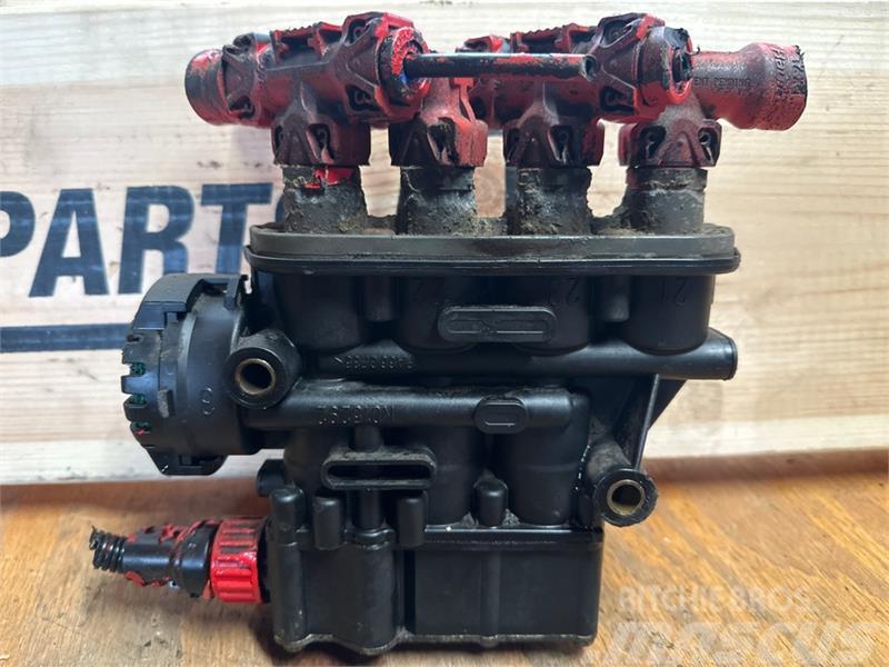 Volvo  VALVE 21083657 Radiadores