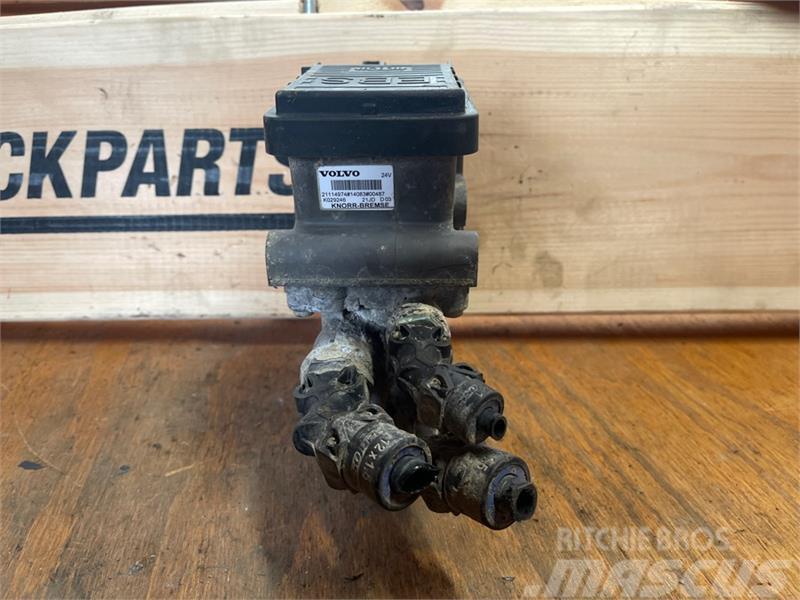 Volvo  VALVE  21114974 Radiadores