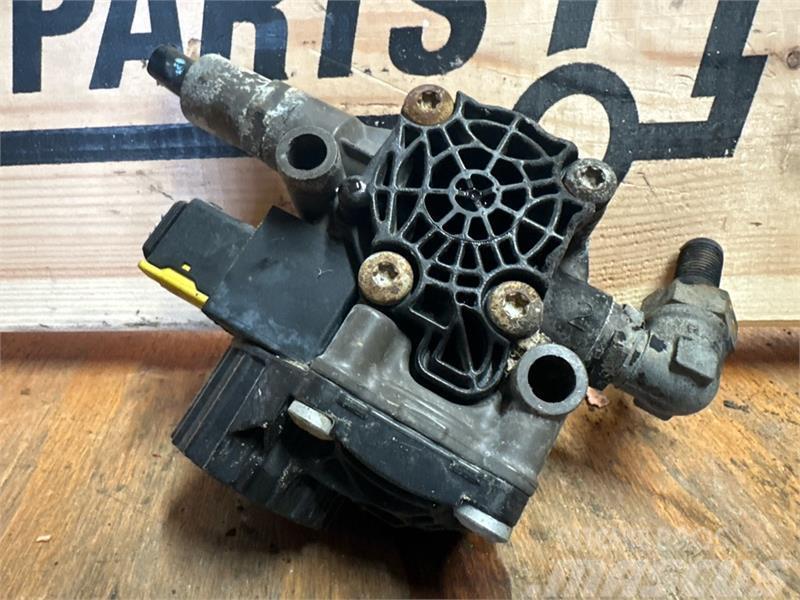 Volvo  VALVE 21327360 Radiadores