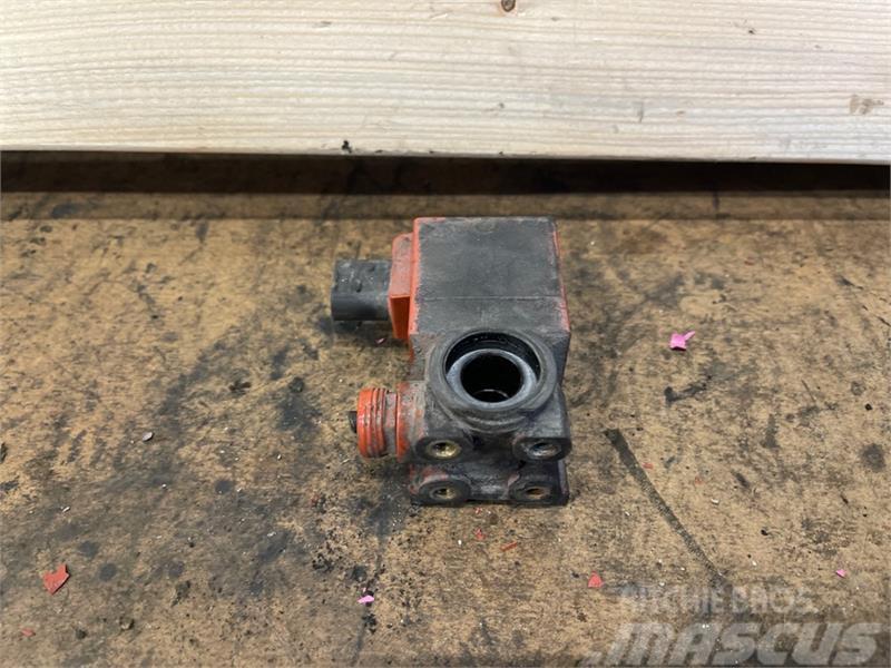 Volvo  VALVE 21472978 Radiadores