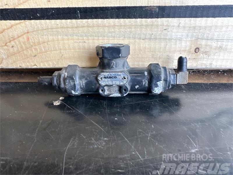 Wabco VALVE  4345000030 Radiadores