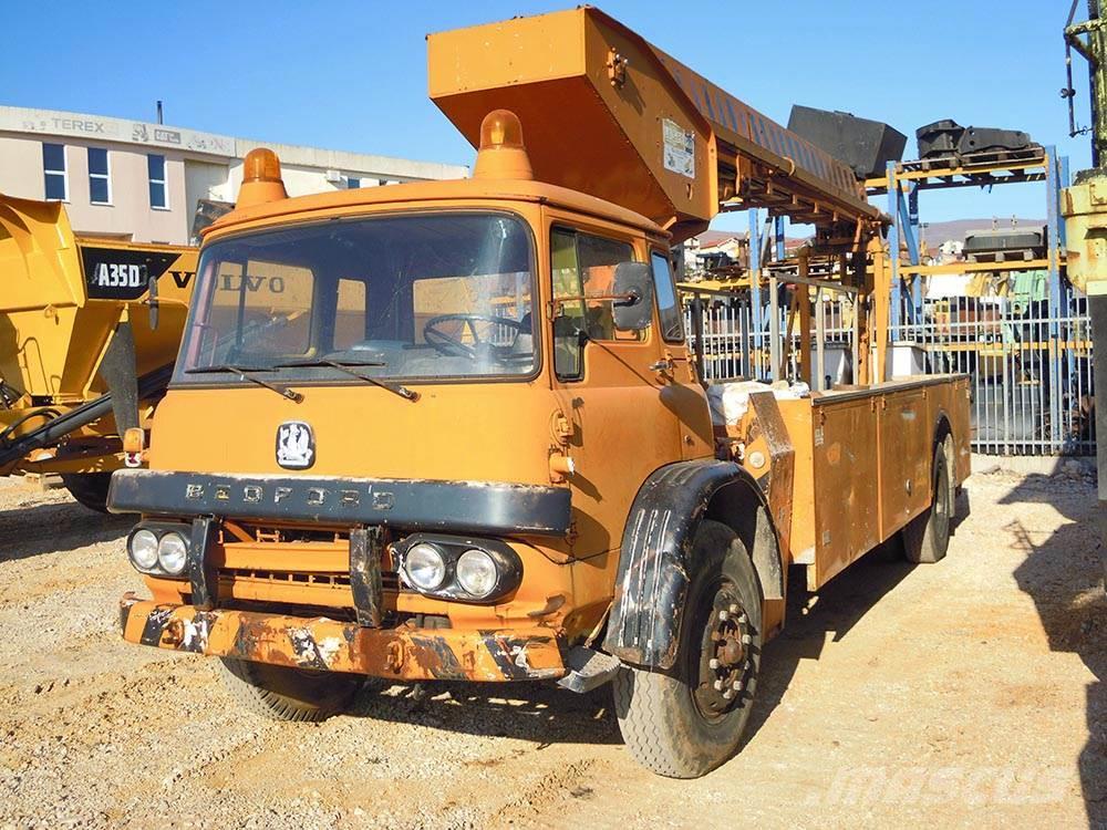 Bedford ERV1GCO Plataformas con brazo de elevación manual