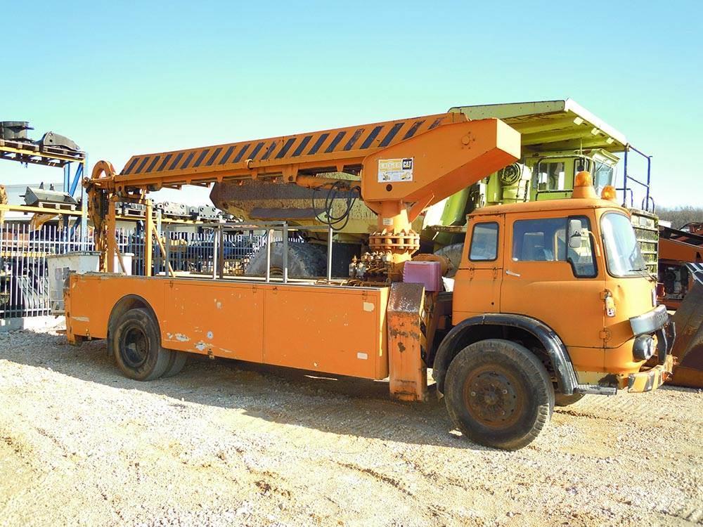 Bedford ERV1GCO Plataformas con brazo de elevación manual