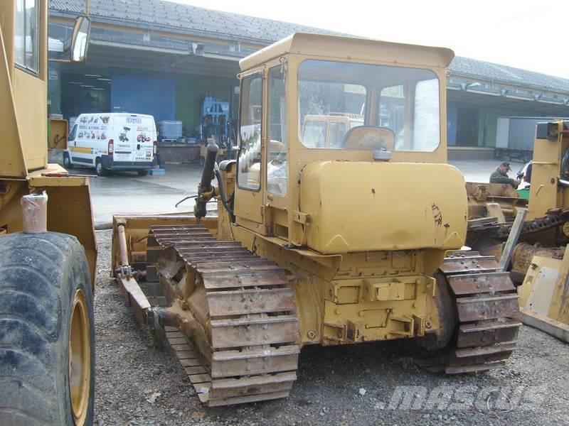 CAT D4 Buldozer sobre oruga