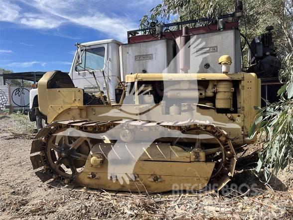 CAT D2 Buldozer sobre oruga