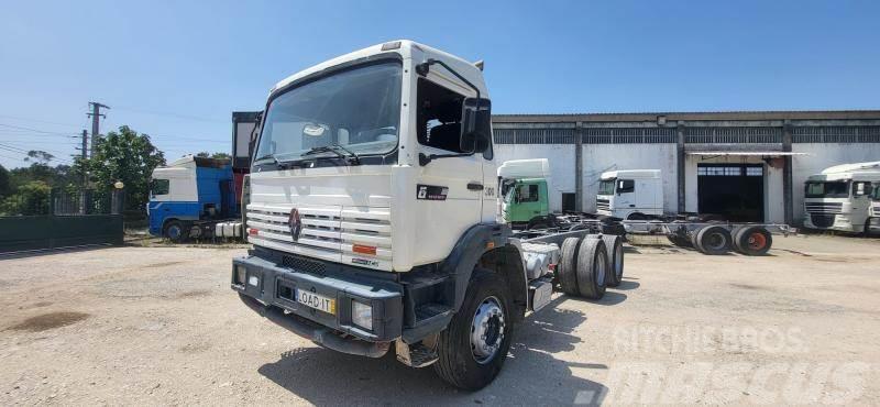 Renault G300 Camiones con chasís y cabina