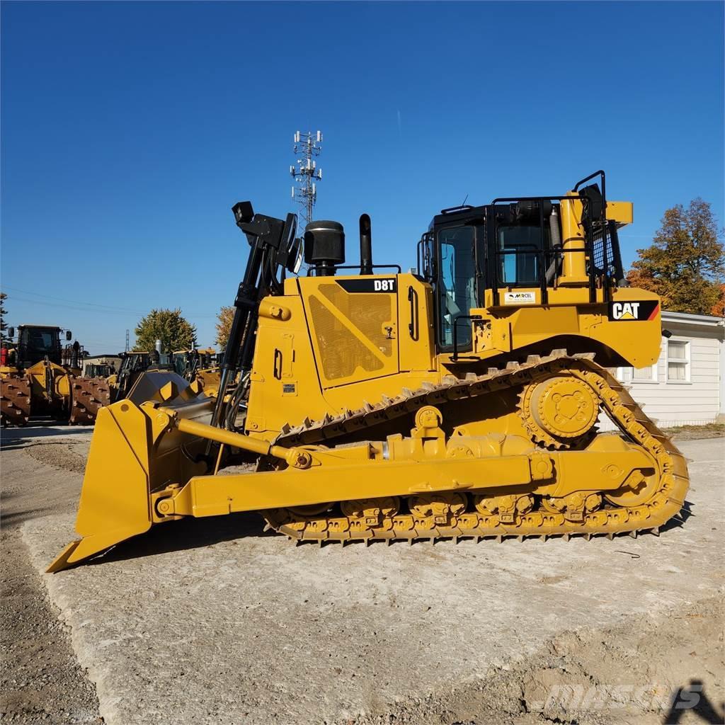 CAT D8T Buldozer sobre oruga