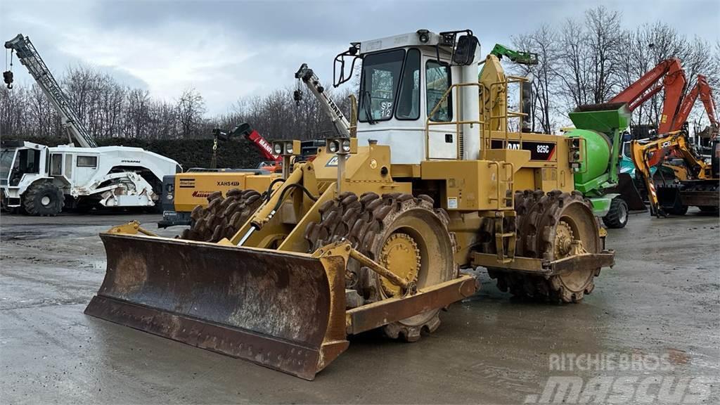 CAT 825C Buldozer sobre oruga