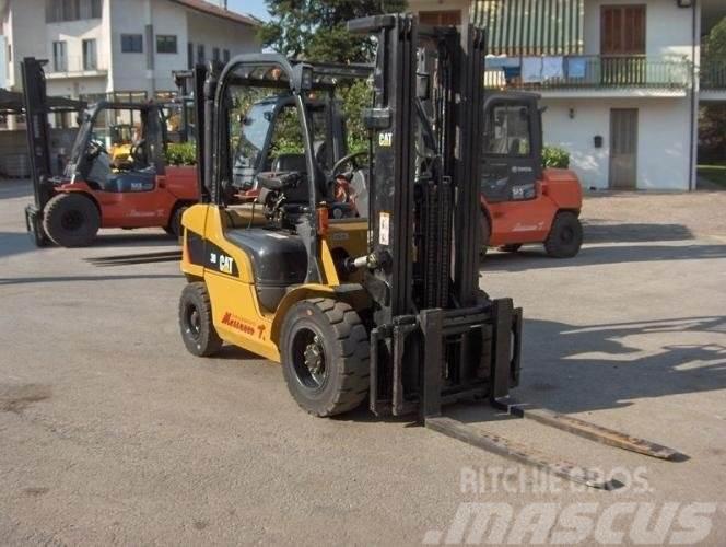 CAT DP30N Camiones diesel