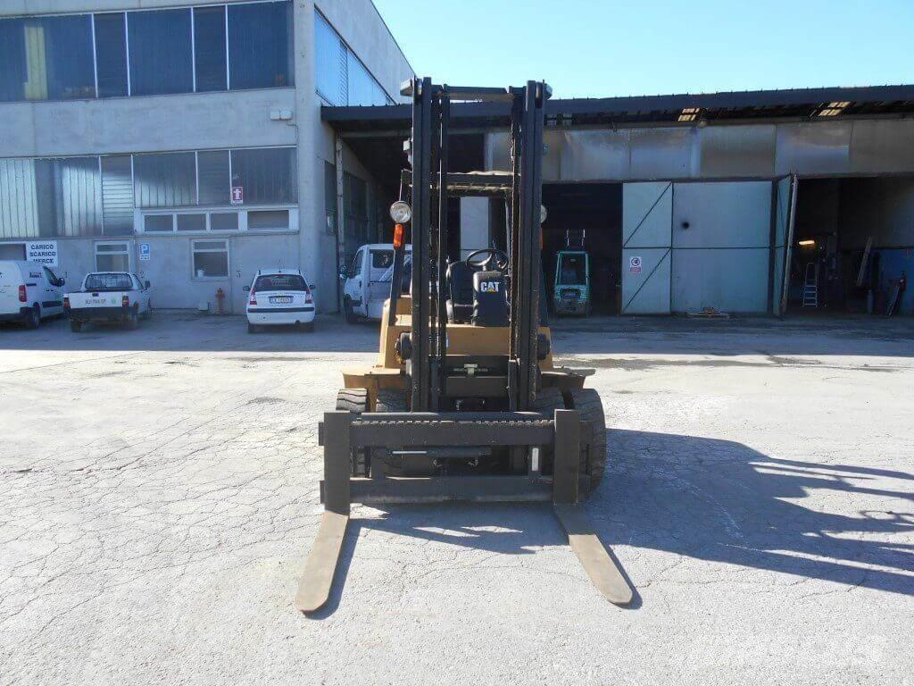 CAT DP40KL Camiones diesel