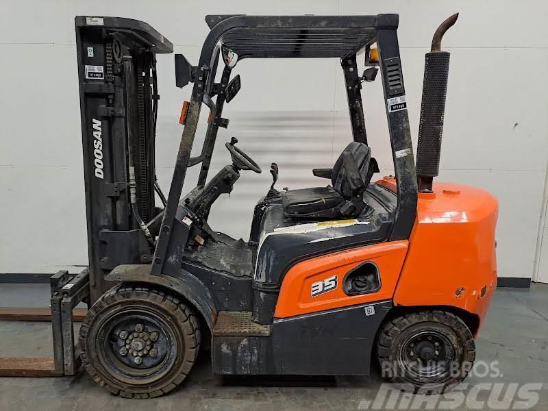 Doosan D35NXP Camiones diesel