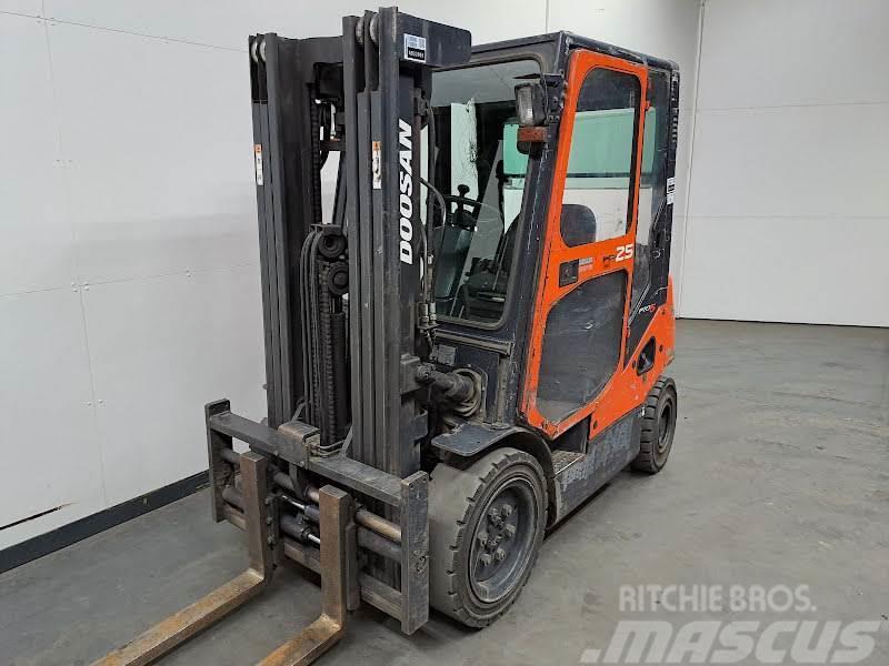 Doosan D25S-5 Camiones diesel