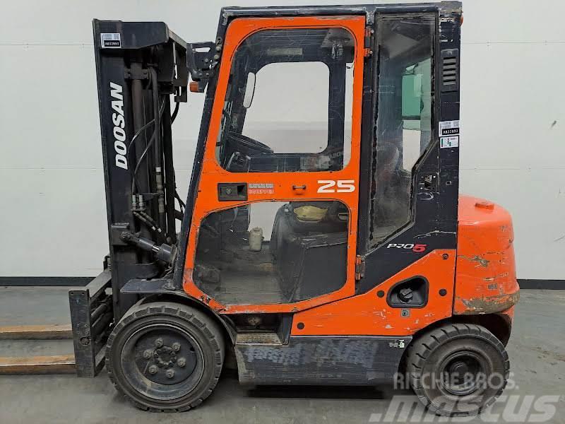 Doosan D25S-5 Camiones diesel