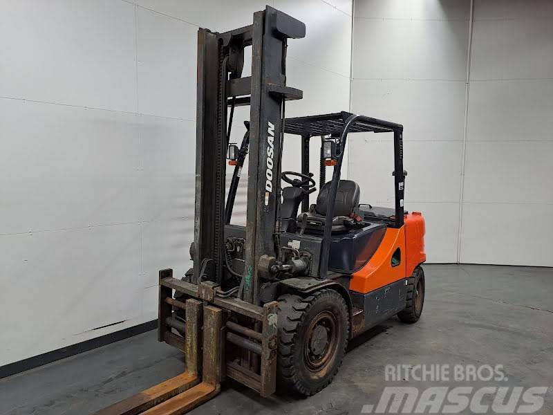 Doosan D40SC-5 Camiones diesel