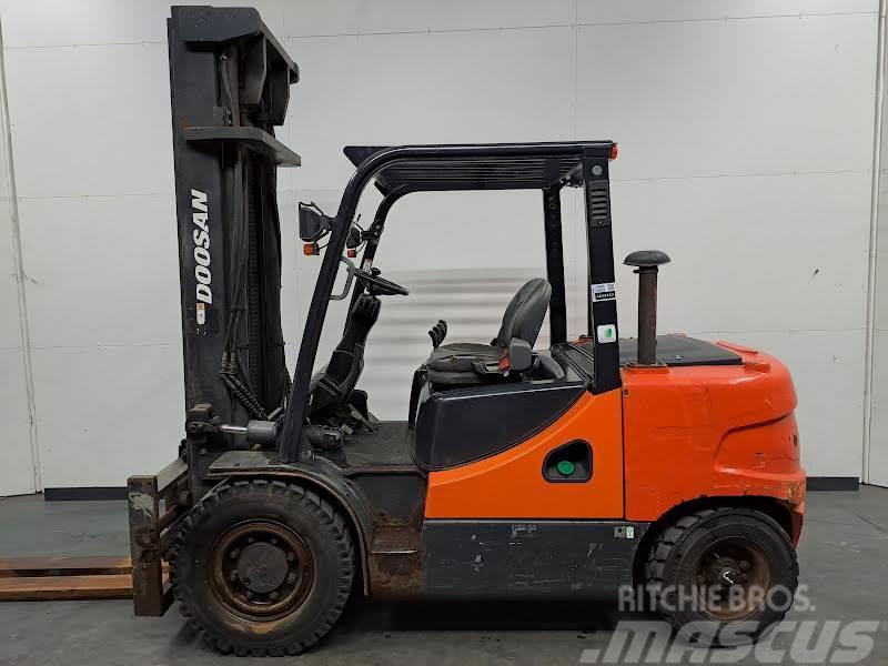 Doosan D40SC-5 Camiones diesel