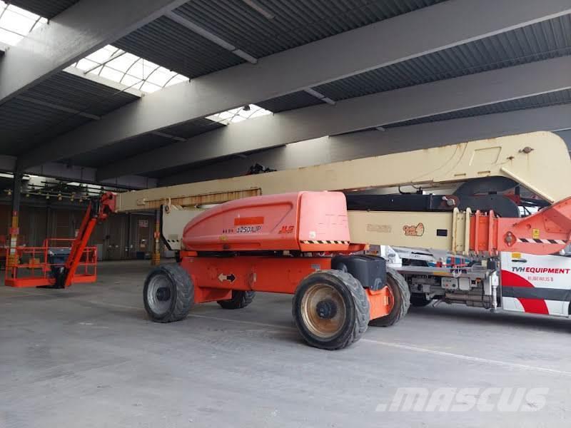 JLG 1250AJP Plataformas con brazo de elevación manual