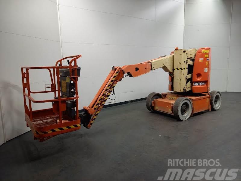 JLG E300AJ Plataformas con brazo de elevación manual