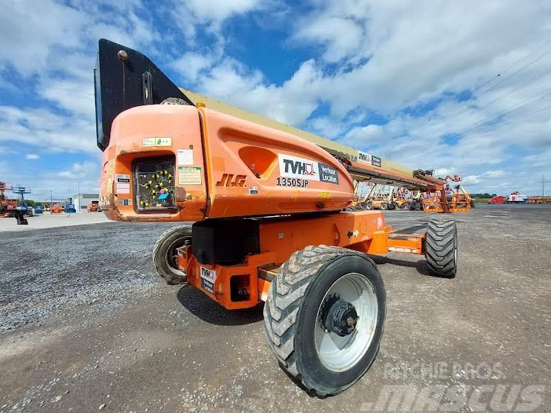 JLG 1350SJP Plataformas con brazo de elevación telescópico