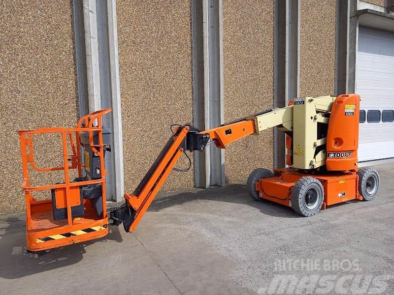 JLG E300AJP Plataformas con brazo de elevación manual