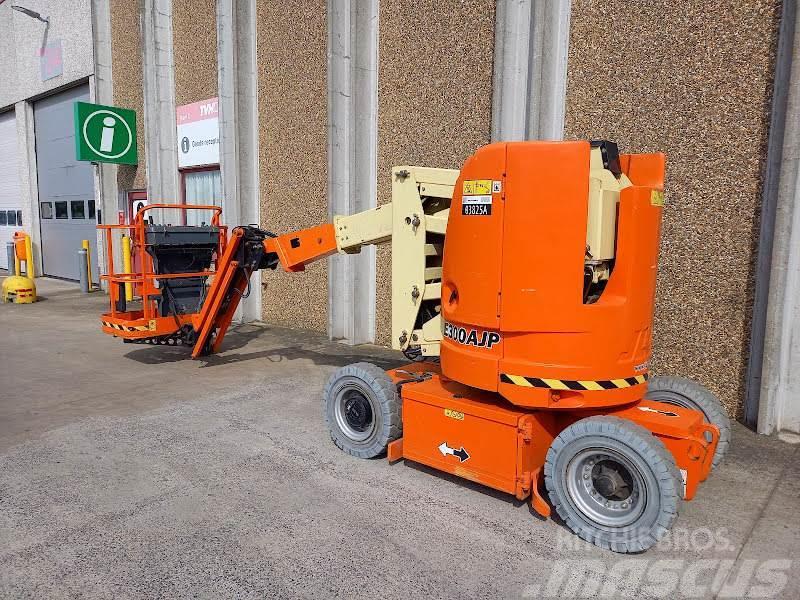 JLG E300AJP Plataformas con brazo de elevación manual