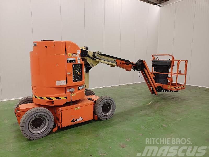 JLG E300AJP Plataformas con brazo de elevación manual