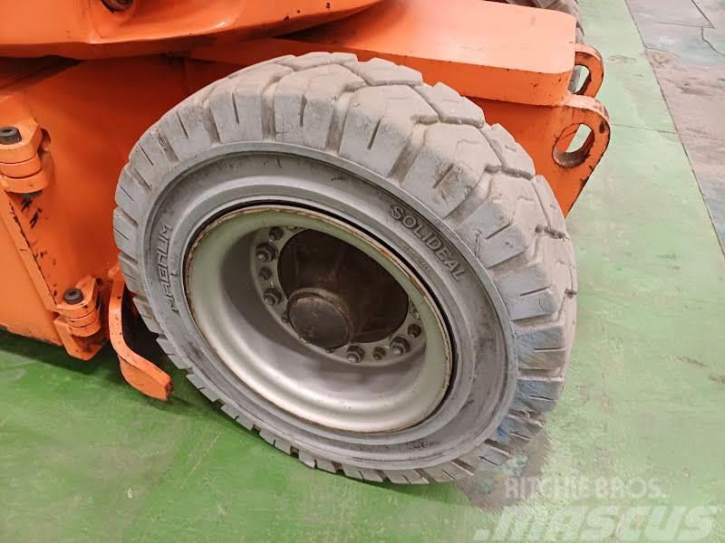 JLG E300AJP Plataformas con brazo de elevación manual